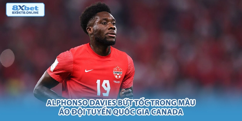 Alphonso Davies bứt tốc trong màu áo đội tuyển quốc gia Canada.